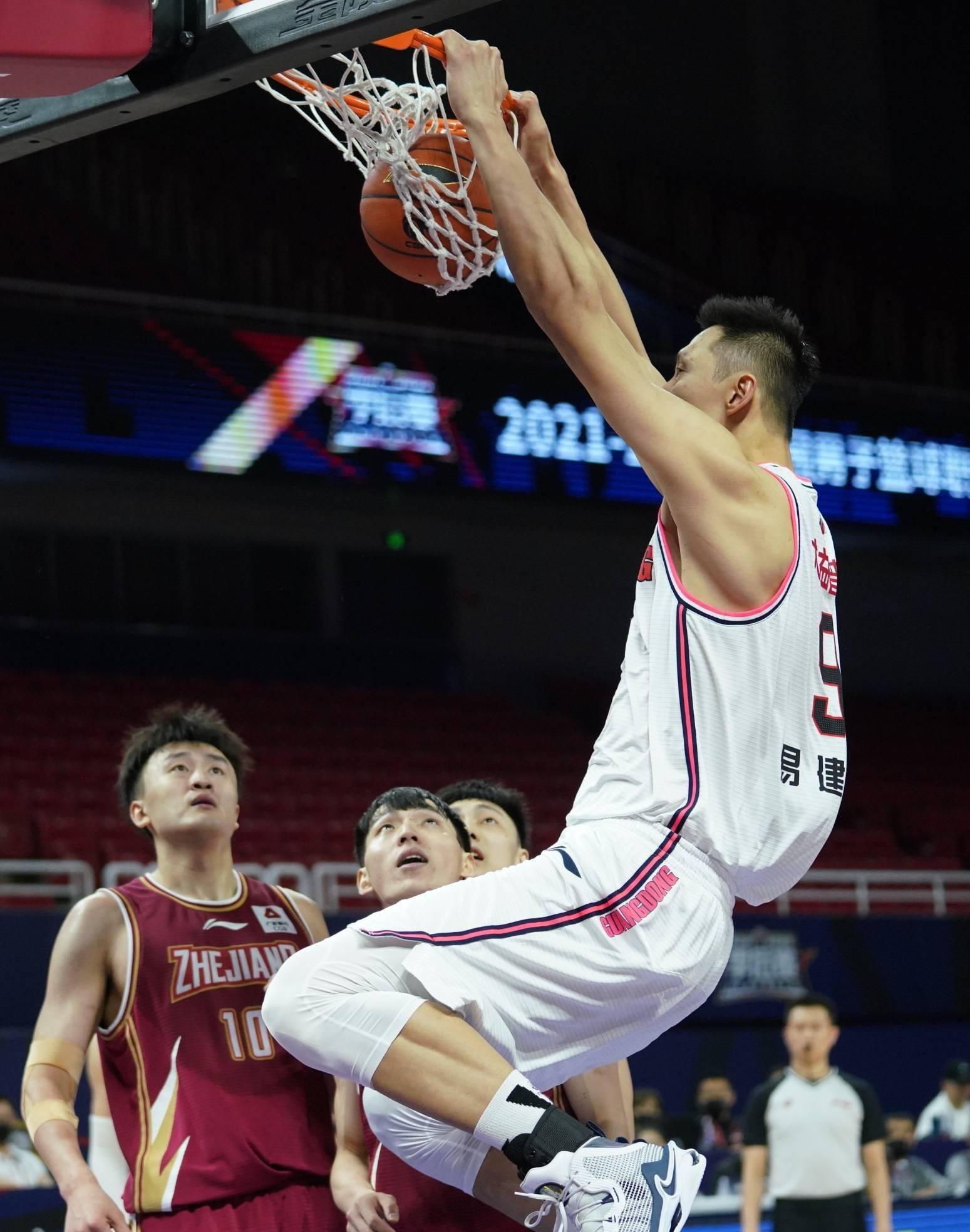 包含中国顶级篮球职业联赛掀起新一轮狂潮的词条