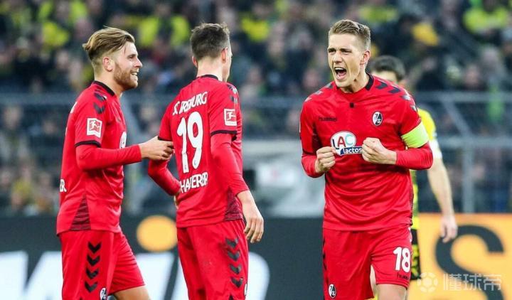 赔率变化场外新闻不断,话题热度爆表的简单介绍 赔率变化场外新闻不断,话题热度爆表的简单介绍