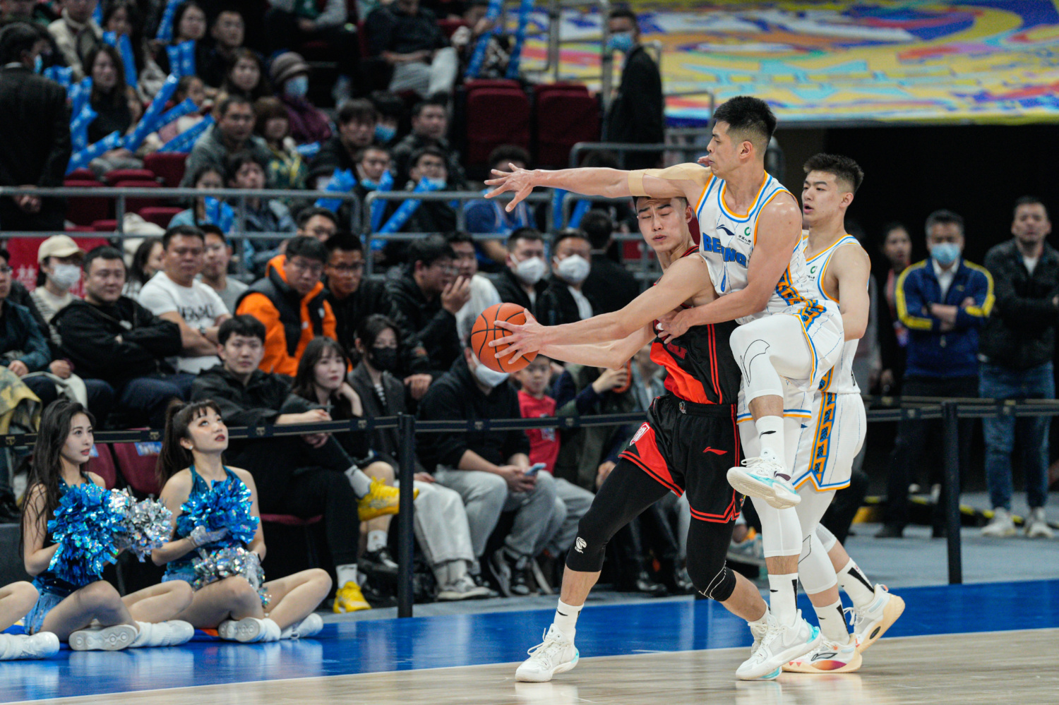 战火重燃：球员们势均力敌，不分胜负