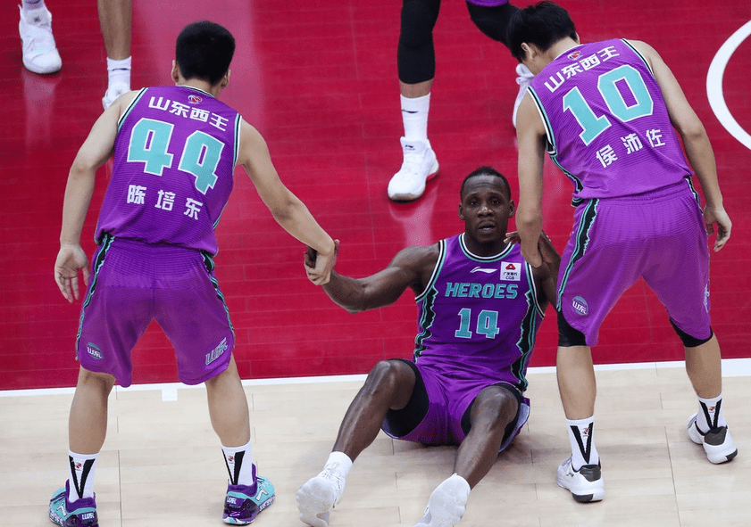 法国队鏖战日本队，郑思维状态火热