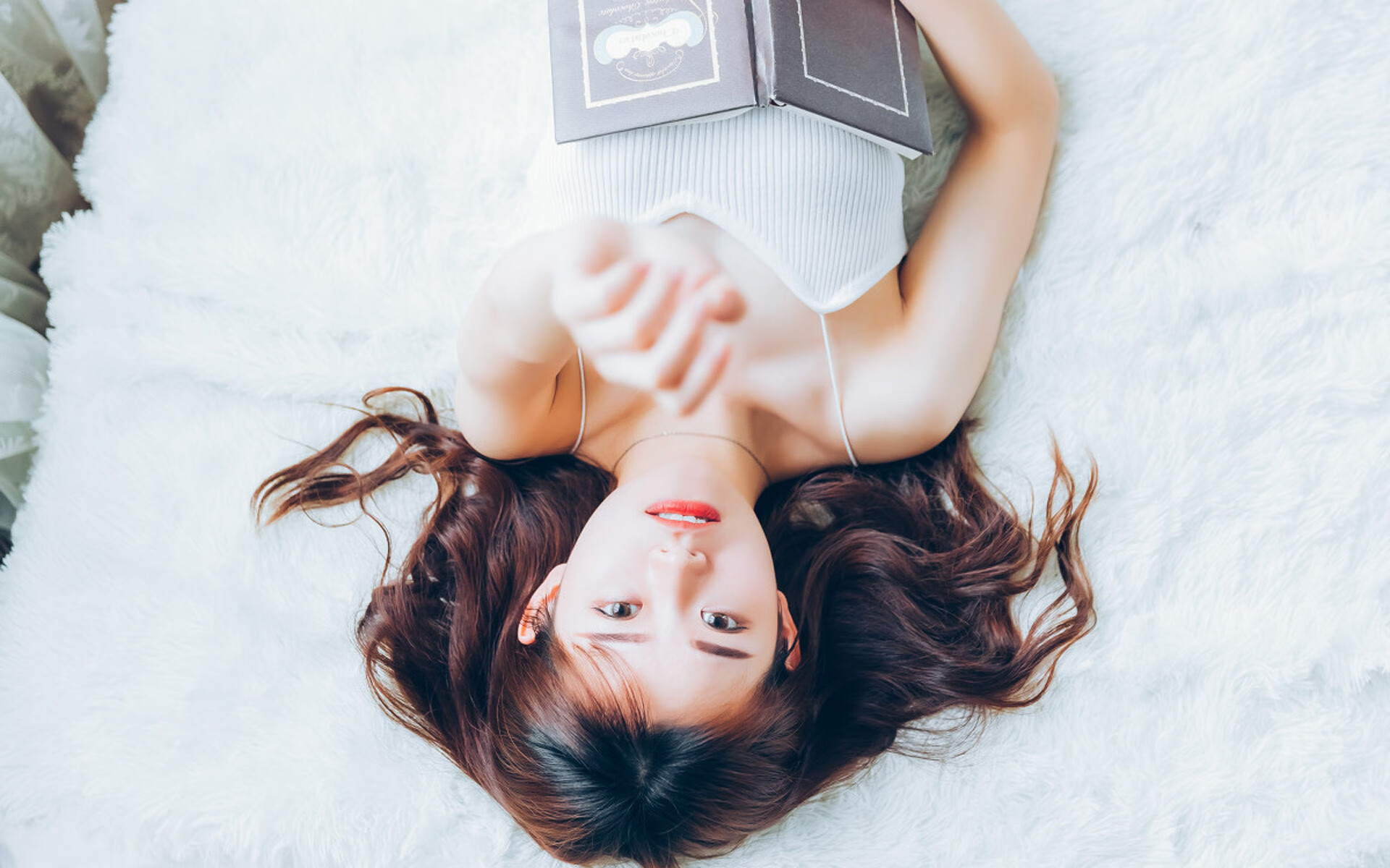 雷火电竞简介-星际篮球，当布鲁克林篮网收割新疆天山时，利拉德正用引力撕碎防线