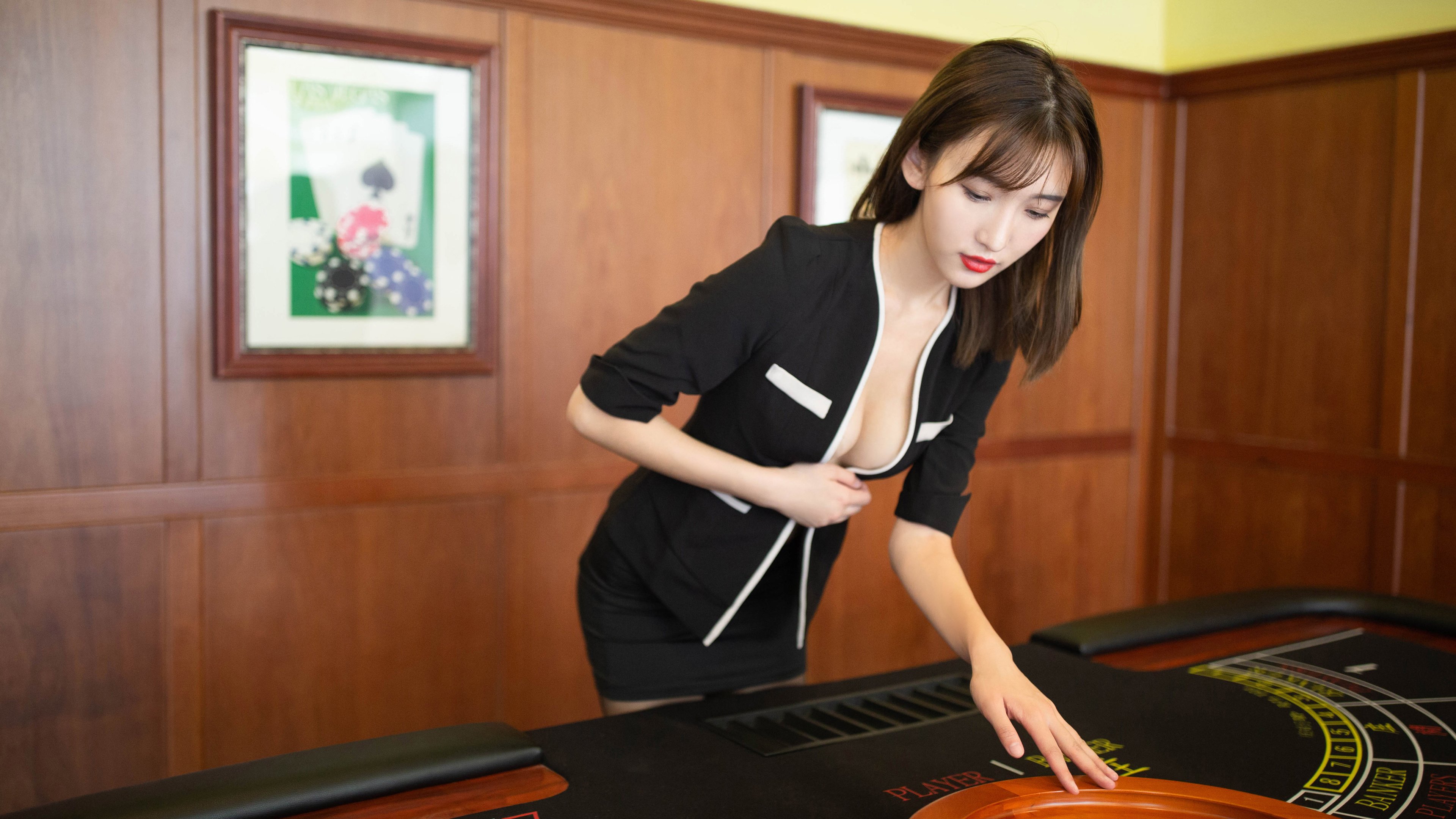 雷火电竞下载-唯一性的跨界风暴，当约基奇在F1揭幕战接管比赛，太阳如何收割活塞的启示